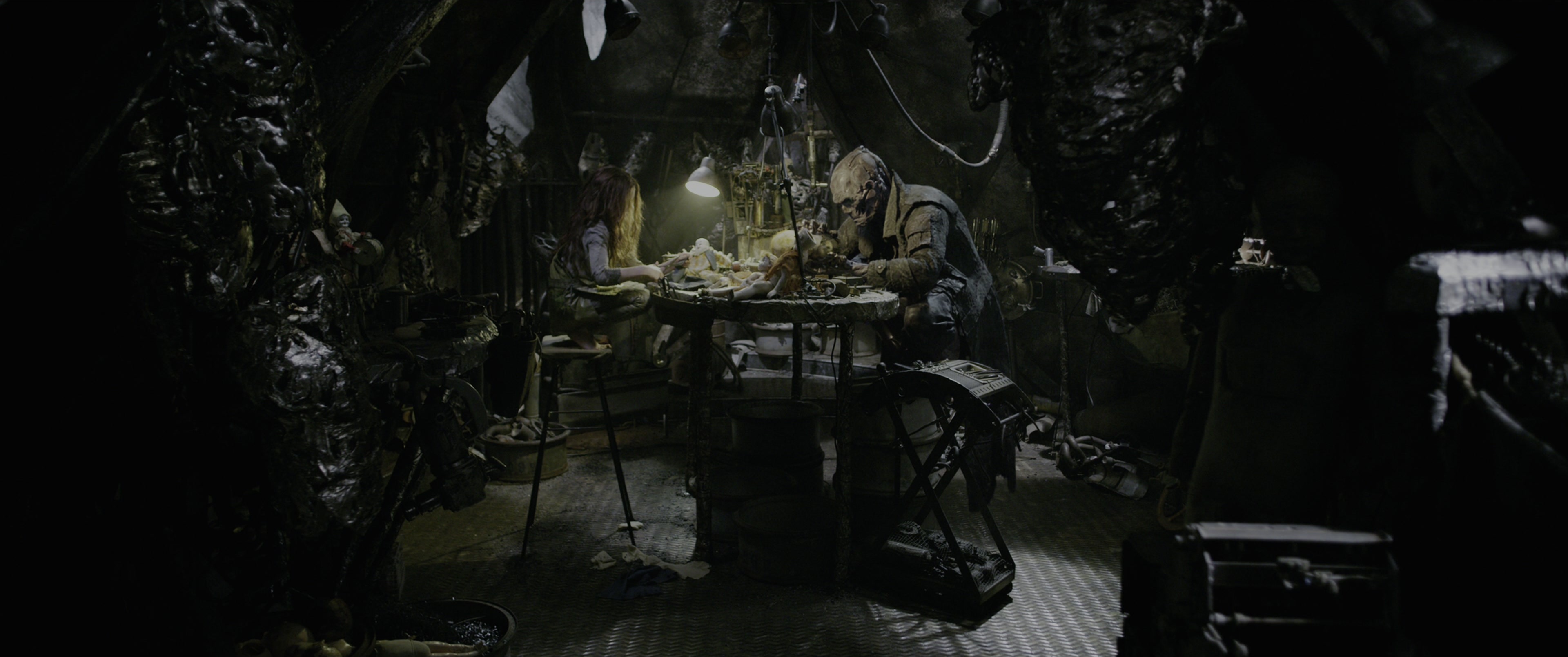 Mortal Engines (2018), wide, 2.39:1 — film still