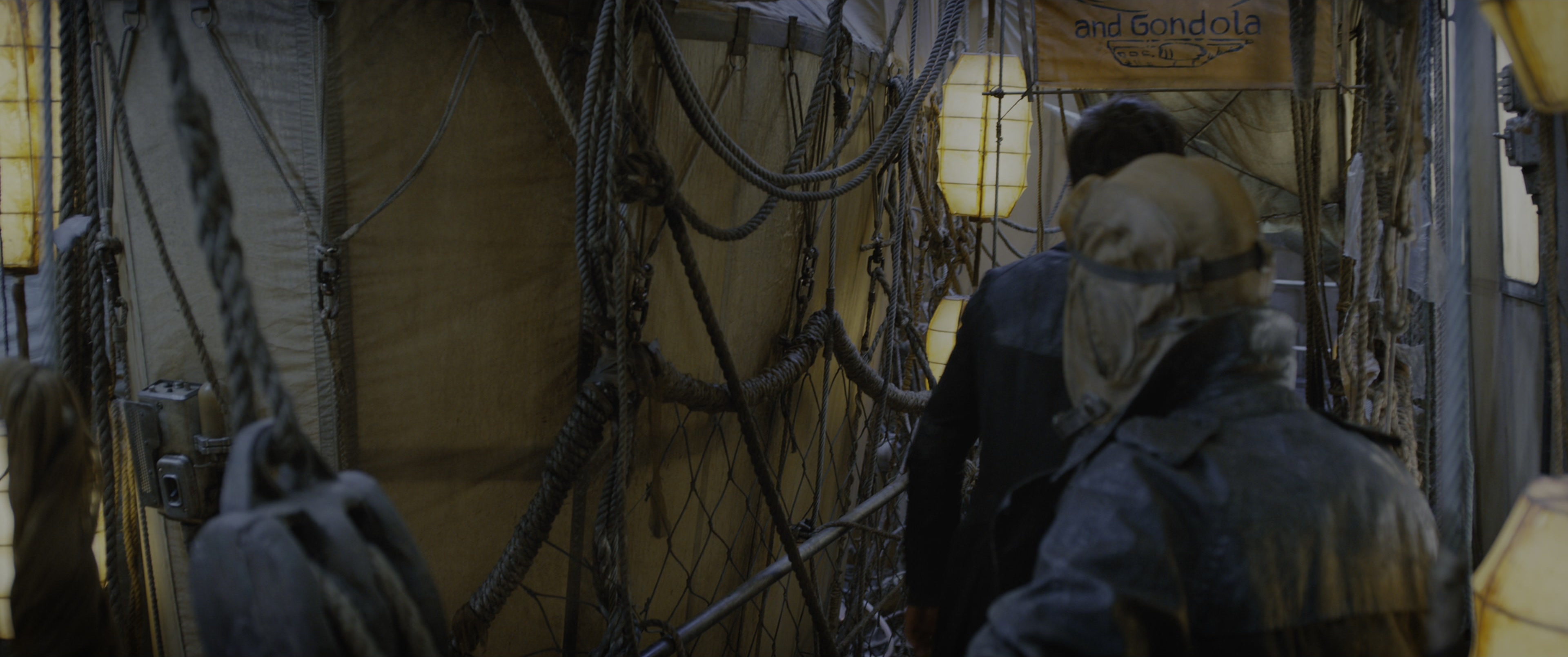 Mortal Engines (2018), wide, 2.39:1 — film still