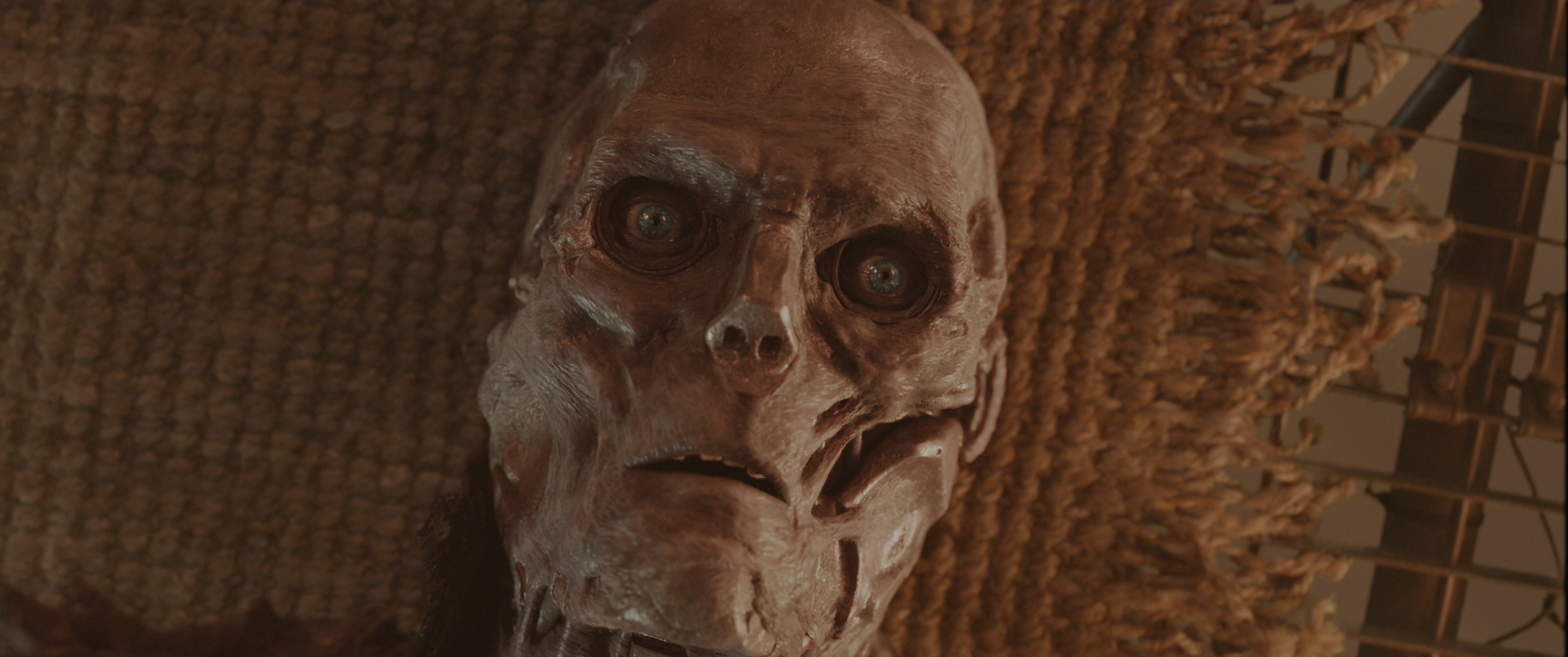 Mortal Engines (2018), wide, 2.39:1 — film still