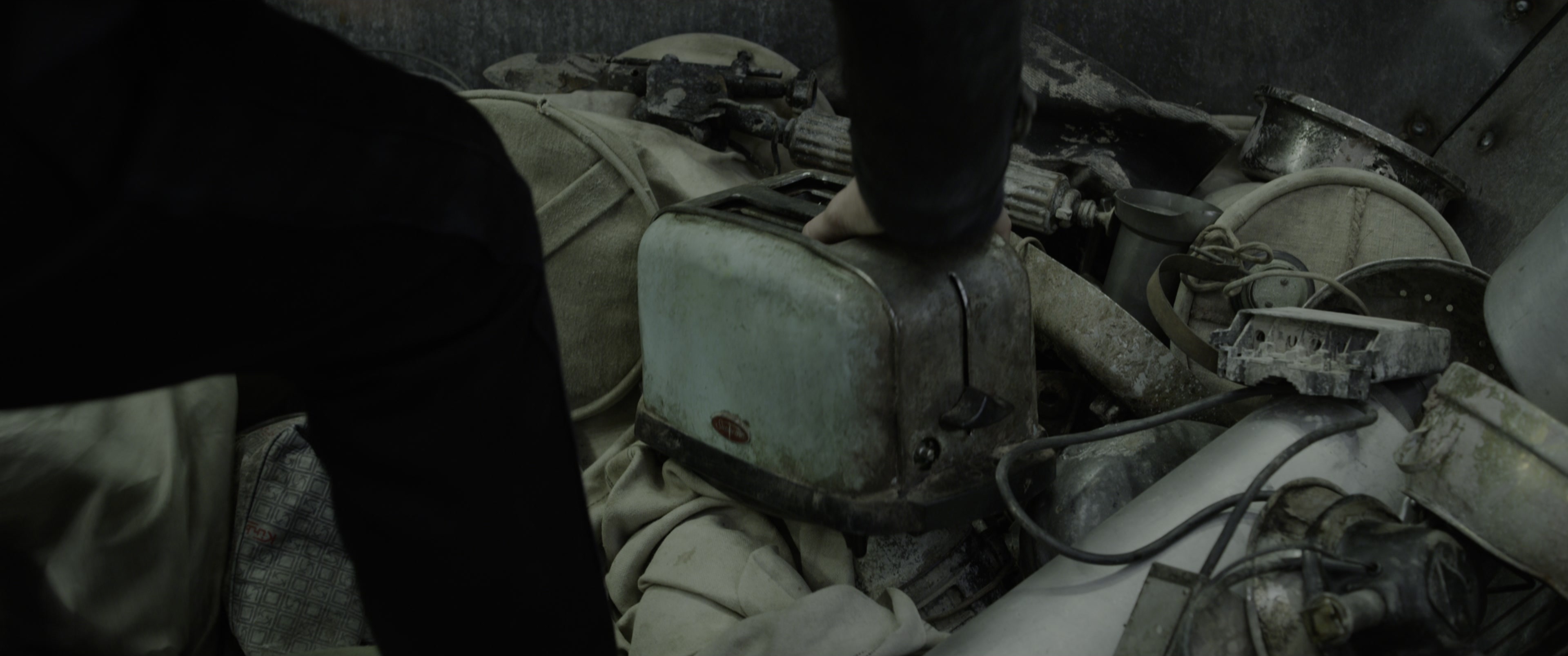Mortal Engines (2018), wide, 2.39:1 — film still