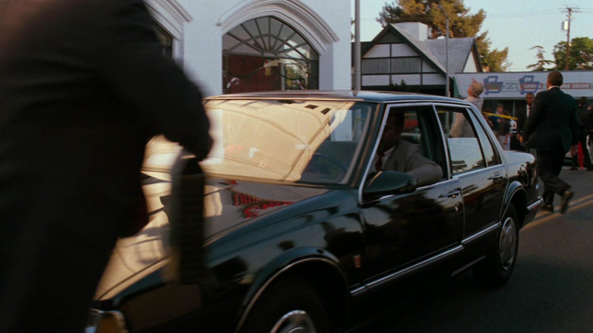 Lethal Weapon (1987), wide, 1.78:1 — film still