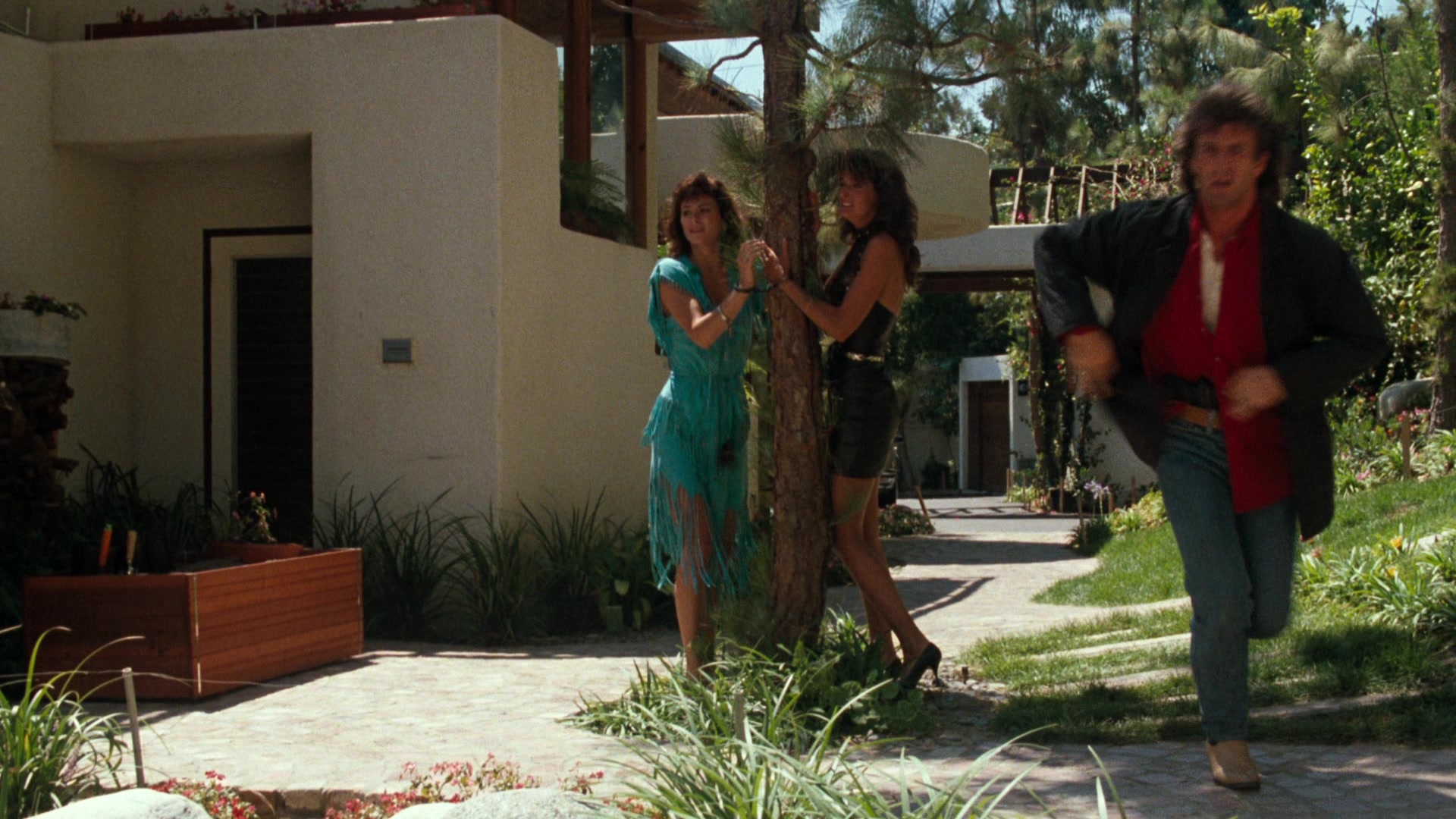 Lethal Weapon (1987), wide, 1.78:1 — film still
