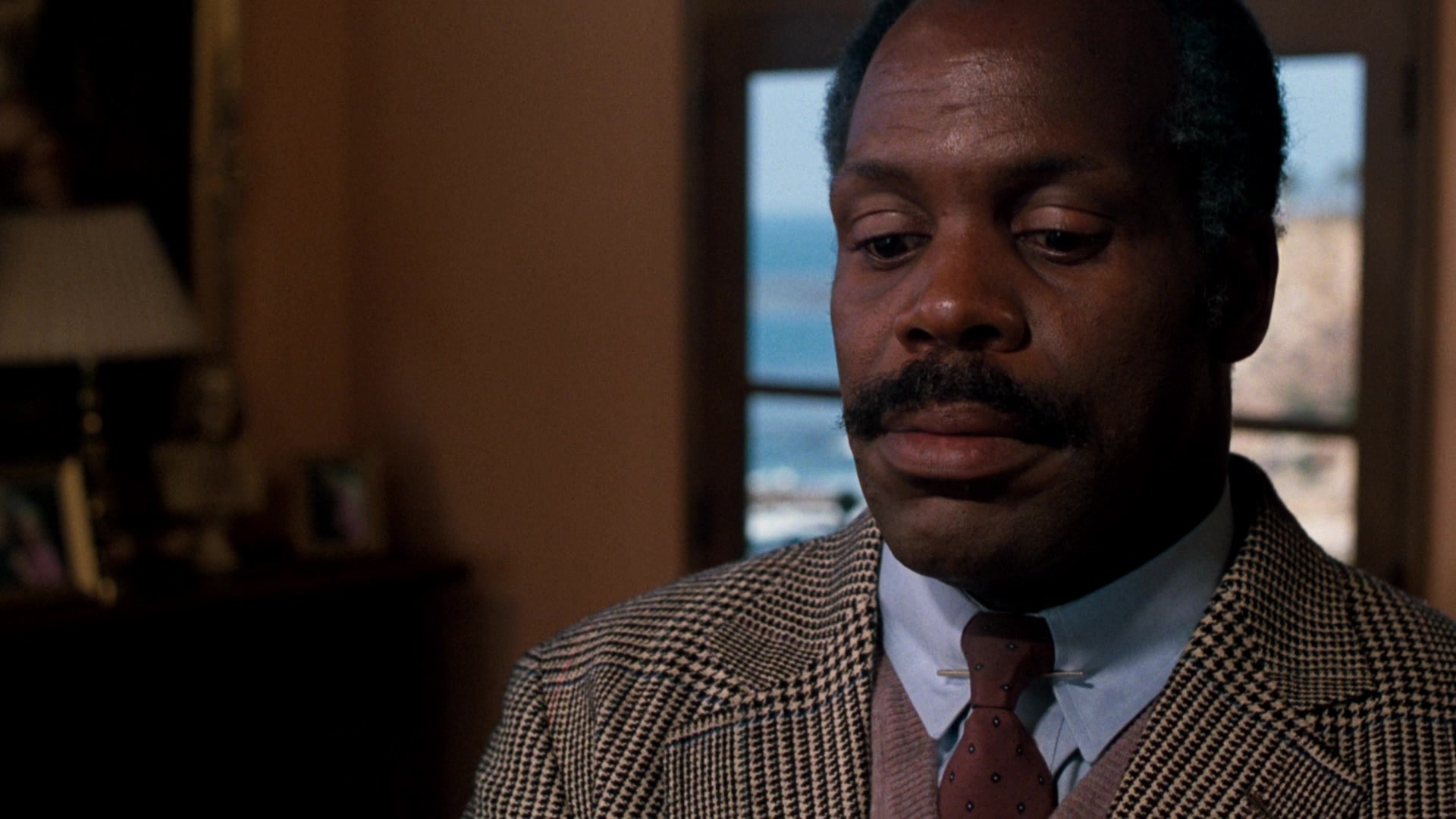 Lethal Weapon (1987), close, 1.78:1 — film still
