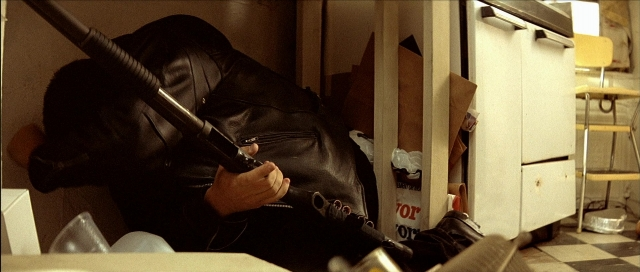 Frame from Léon — room, kitchen, hand