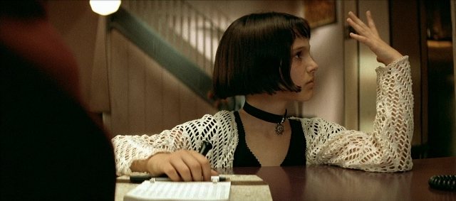 Frame from Léon — sitting, room, phone