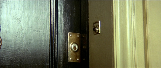 Frame from Léon — room, door, door handle