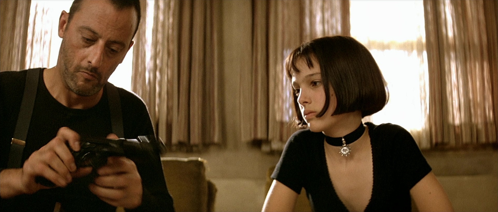 Léon (1994), wide, 2.35:1 — film still