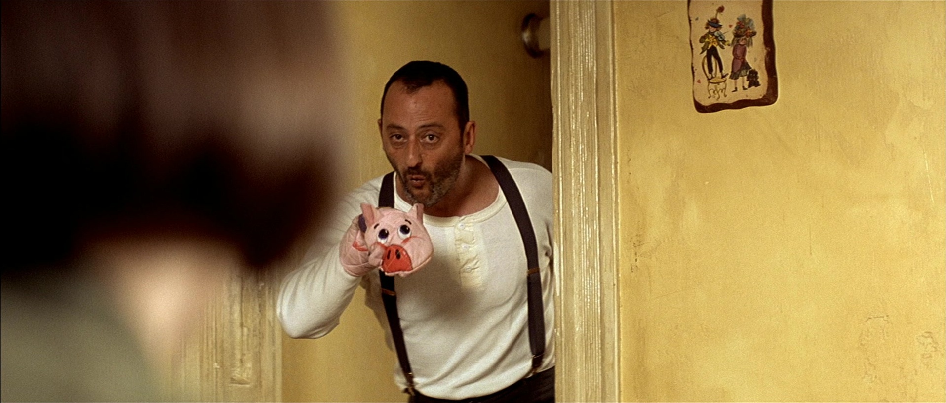 Léon (1994), wide, 2.35:1 — film still