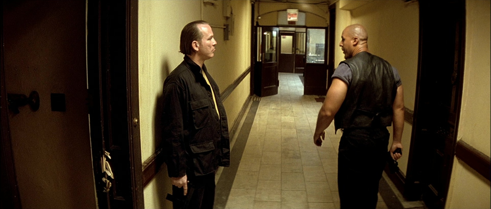 Léon (1994), wide, 2.35:1 — film still