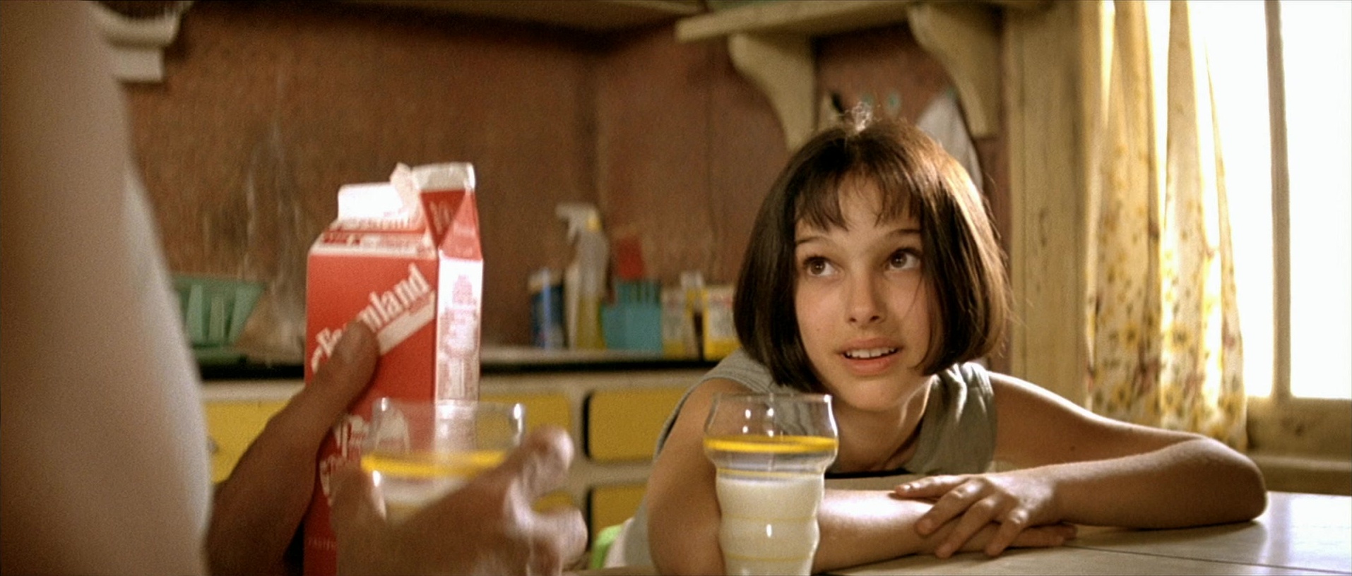 Léon (1994), wide, 2.35:1 — film still