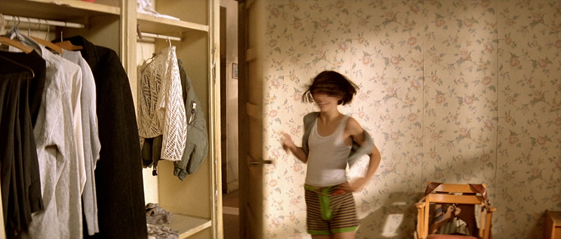 Léon (1994), wide, 2.35:1 — film still
