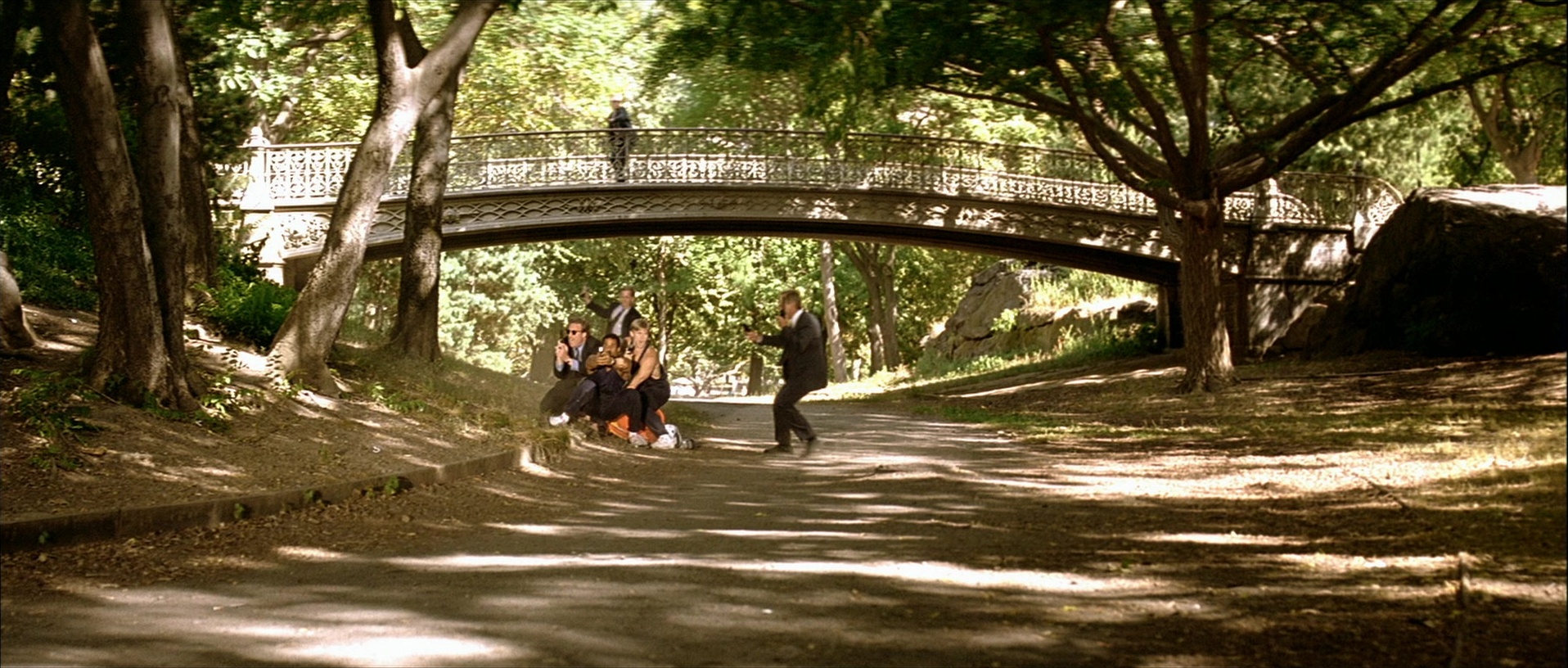 Léon (1994), wide, 2.35:1 — film still