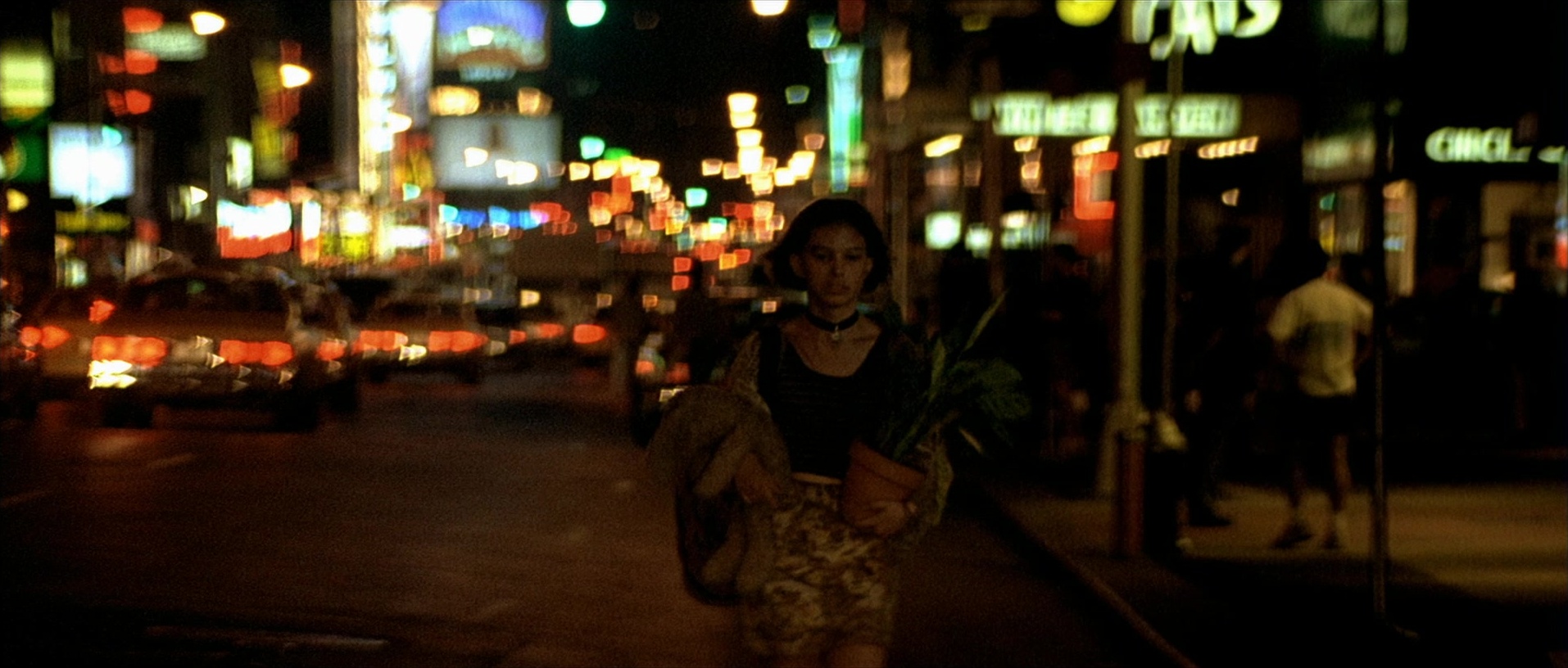 Léon (1994), wide, 2.35:1 — film still