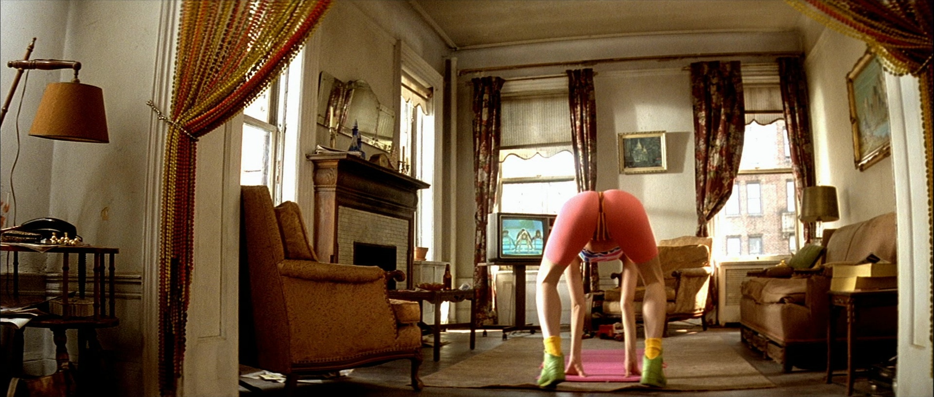 Léon (1994), wide, 2.35:1 — film still