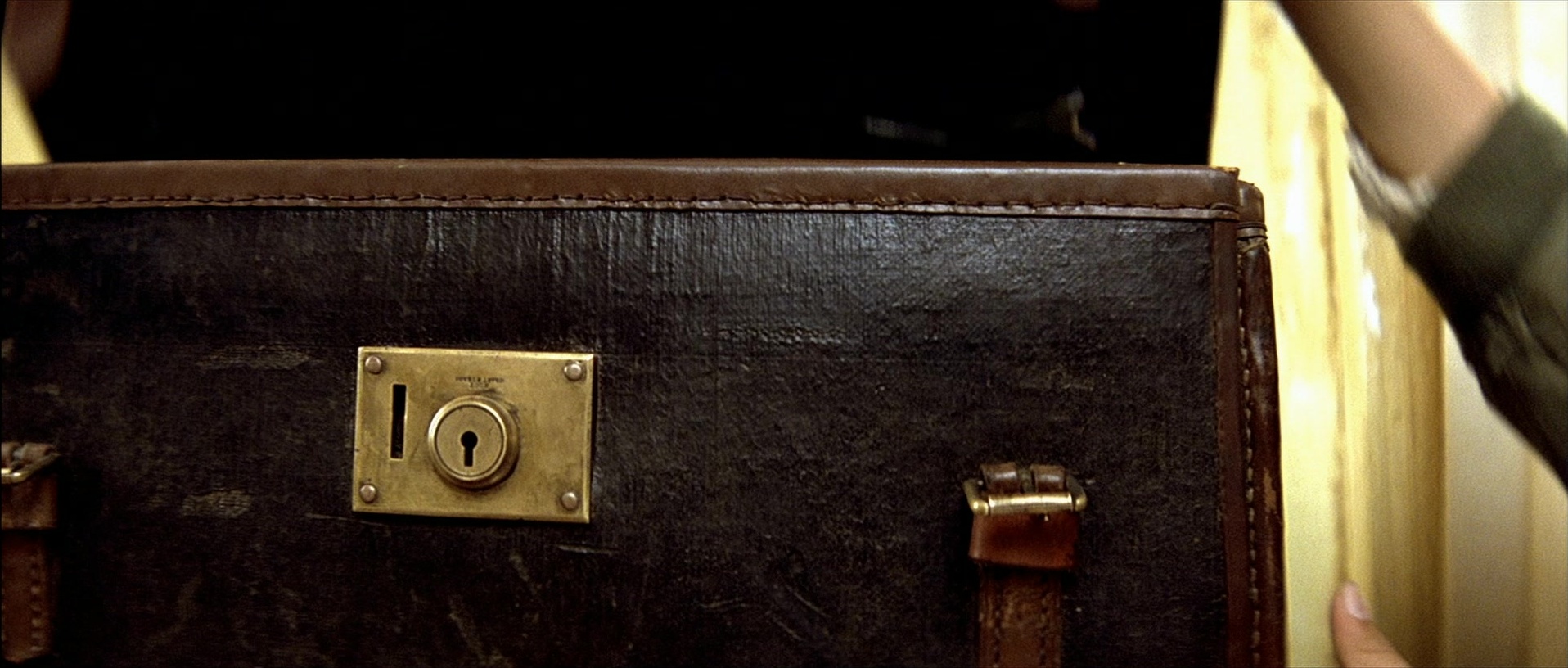 Léon (1994), unknown, 2.35:1 — film still