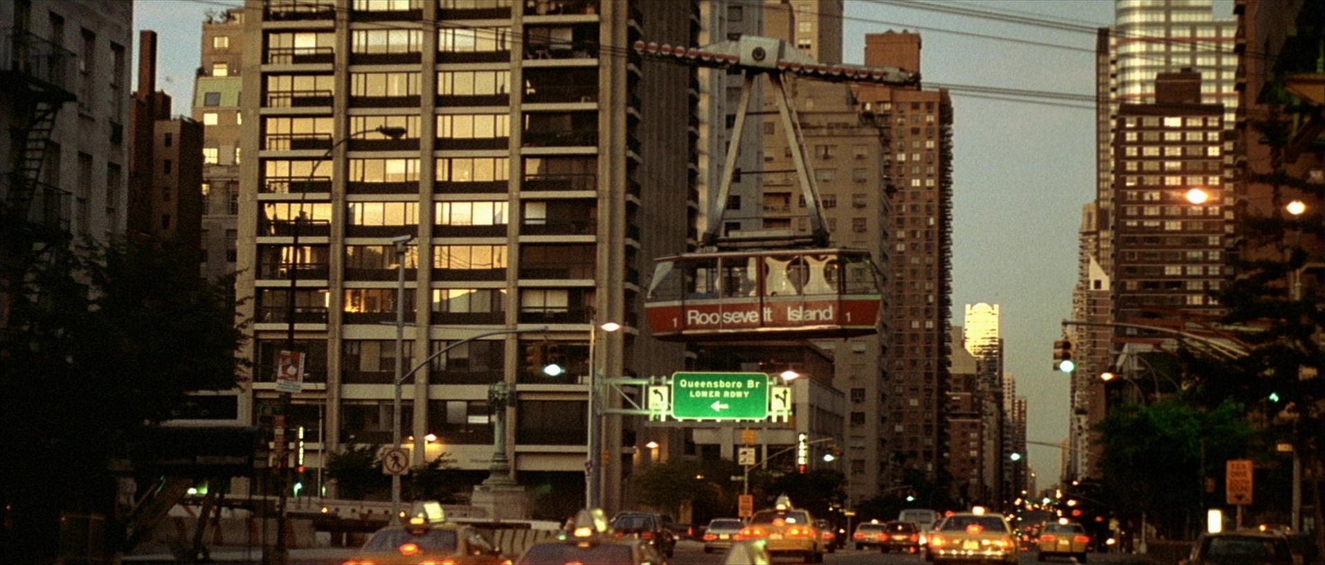 Léon (1994), unknown, 2.35:1 — film still
