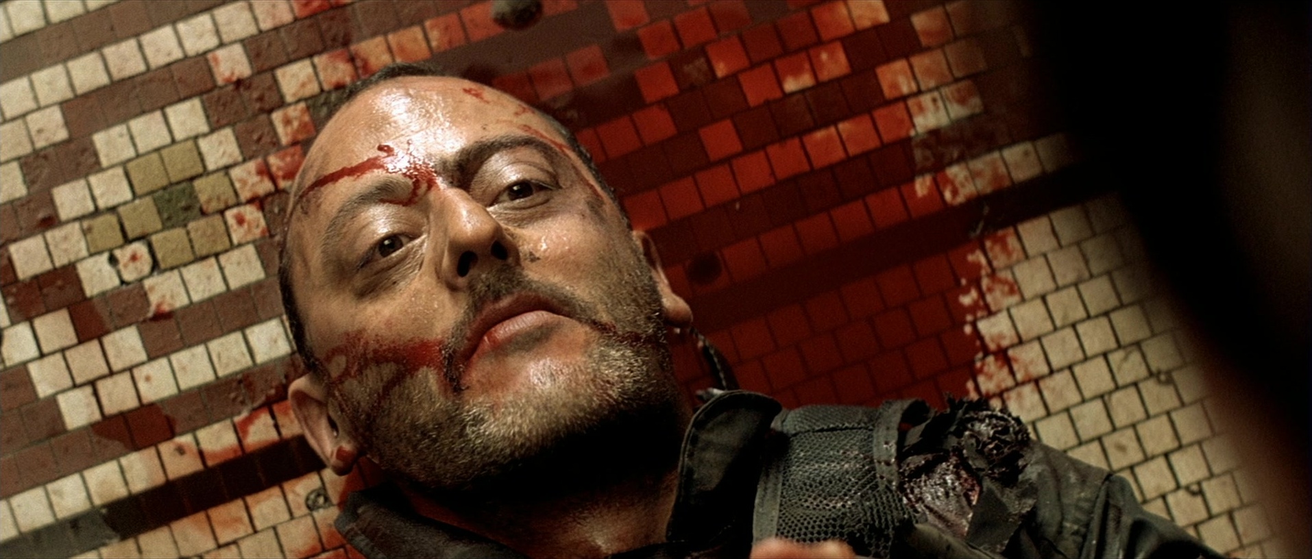 Léon (1994), wide, 2.35:1 — film still