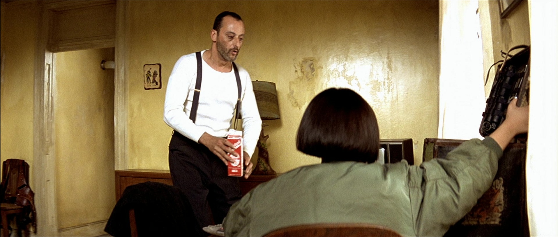 Léon (1994), wide, 2.35:1 — film still