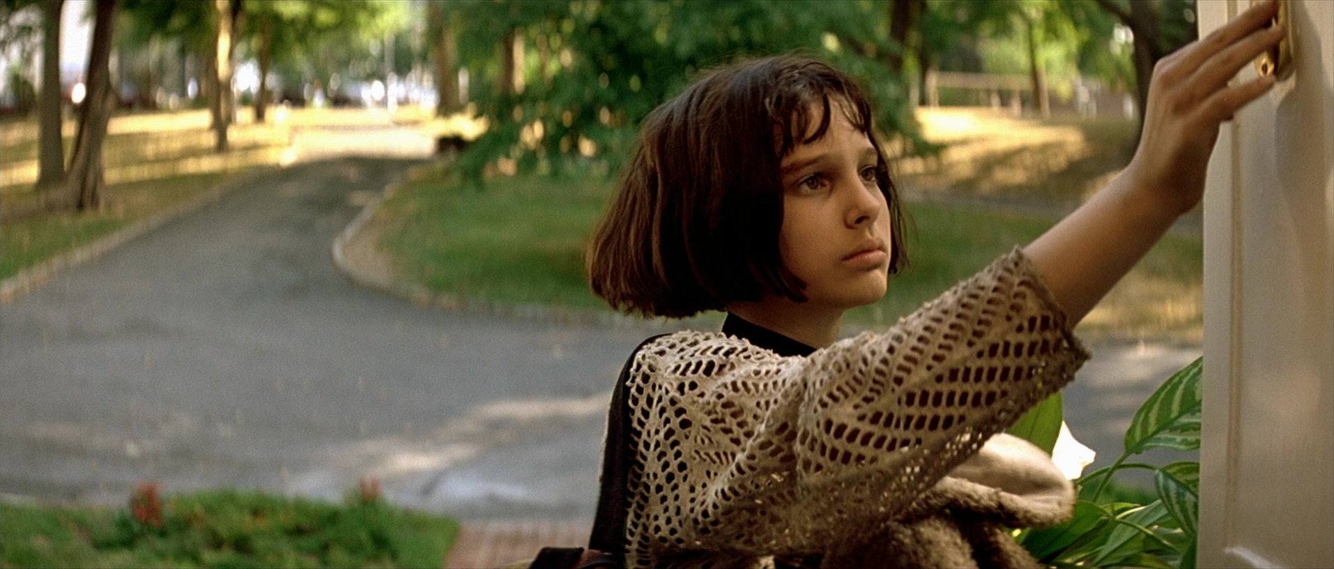 Léon (1994), wide, 2.35:1 — film still