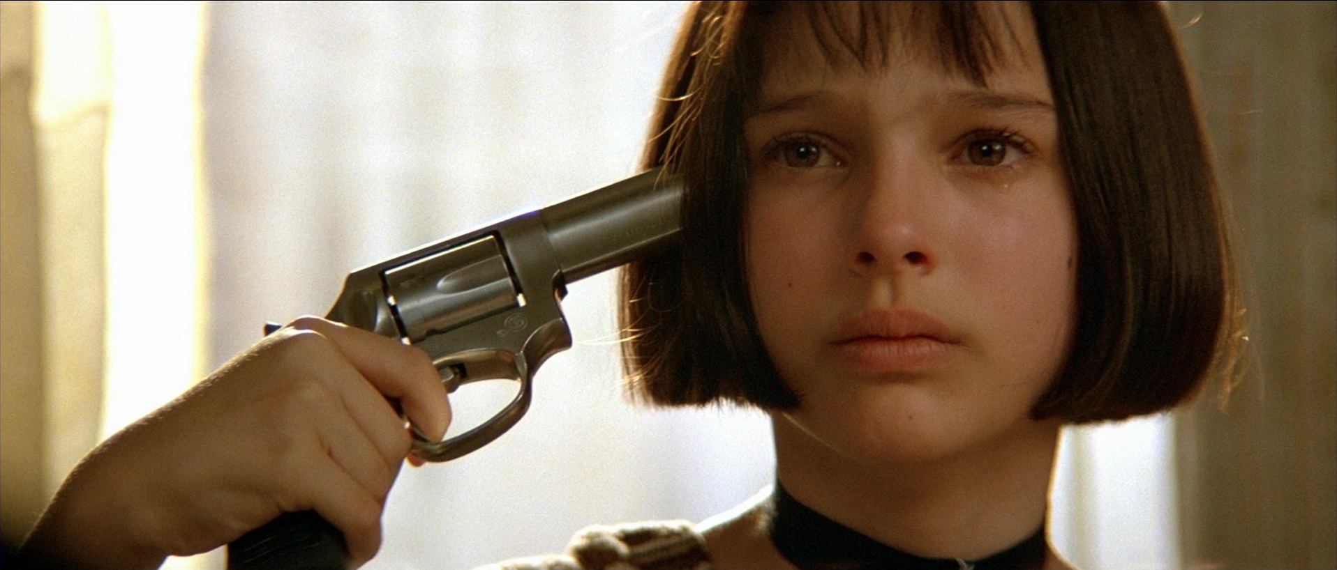 Léon (1994), close, 2.34:1 — film still