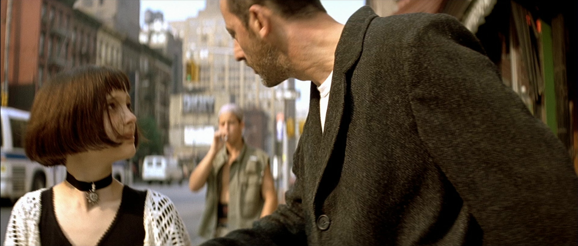 Léon (1994), wide, 2.35:1 — film still