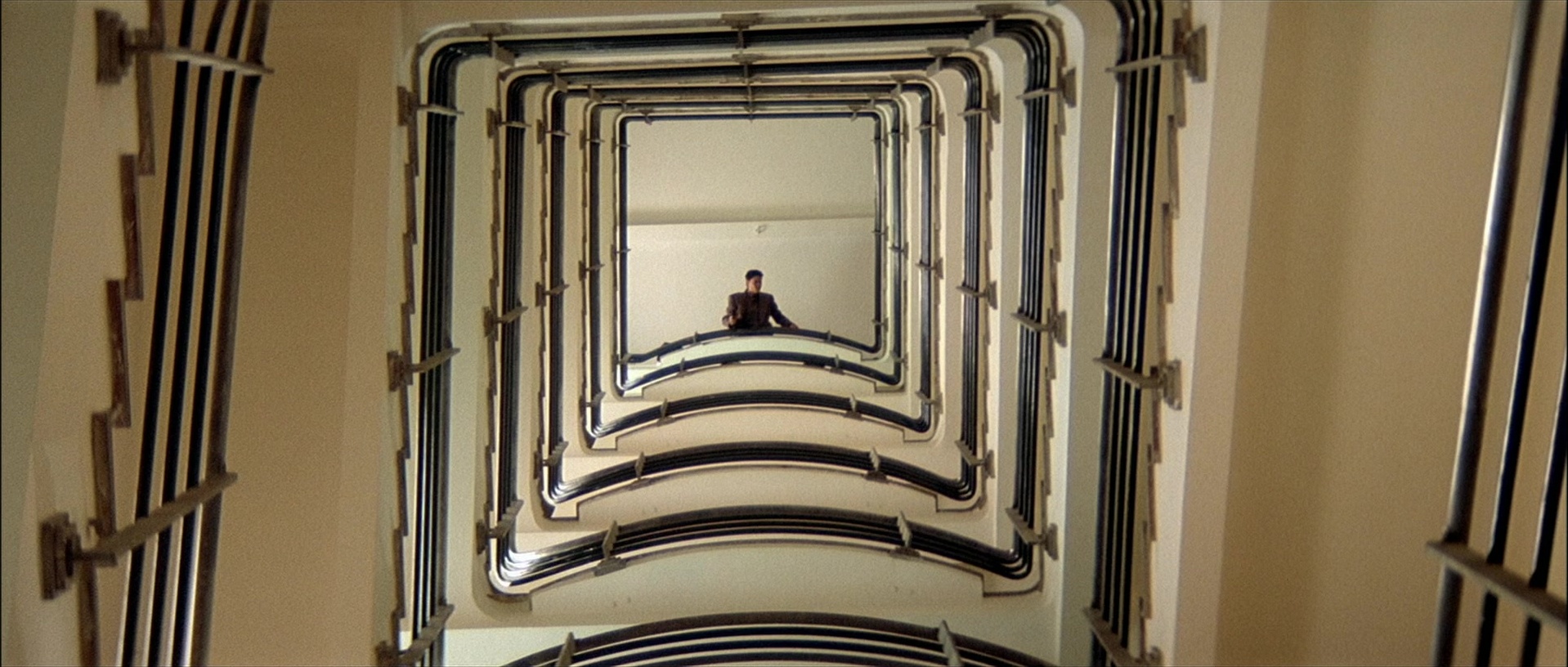 Léon (1994), unknown, 2.35:1 — film still