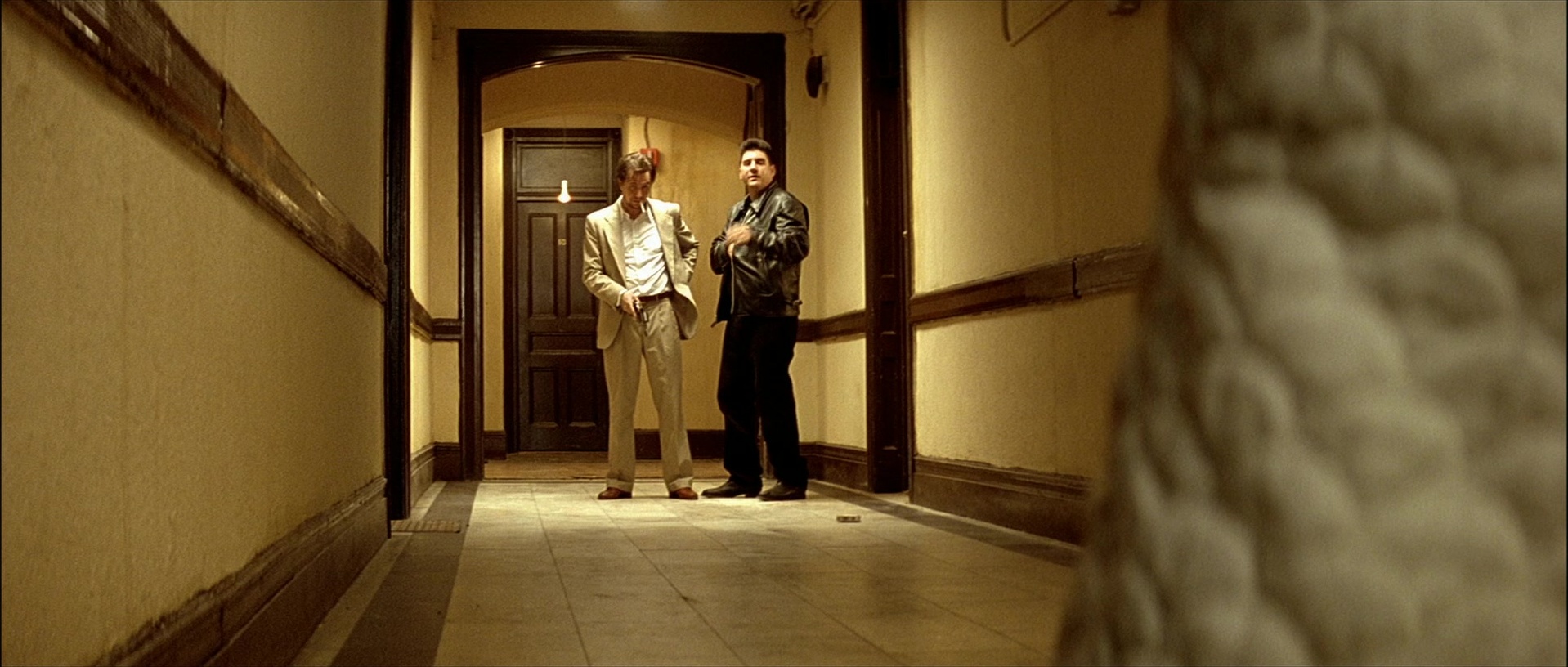 Léon (1994), wide, 2.35:1 — film still