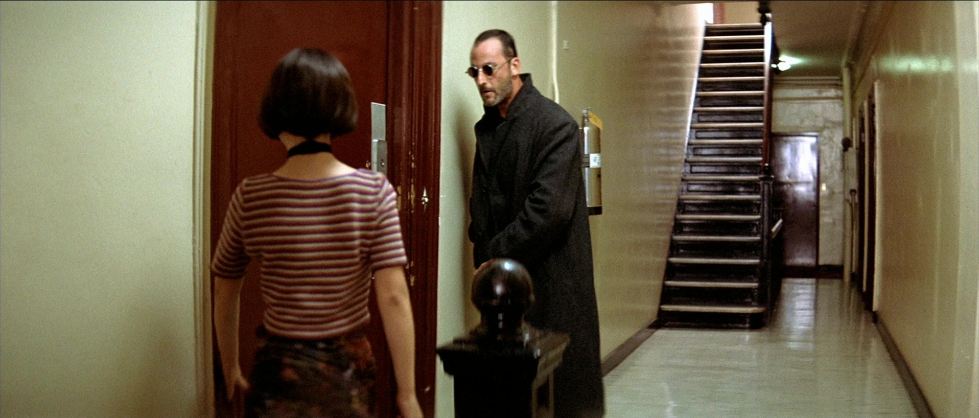Léon (1994), wide, 2.34:1 — film still