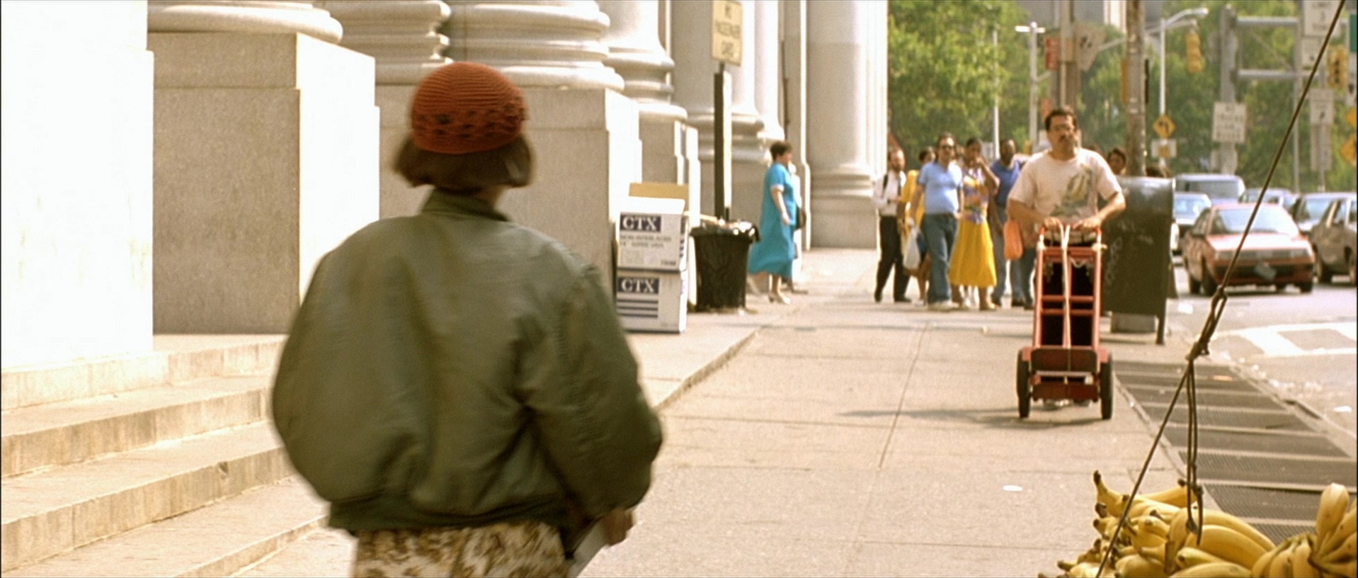 Léon (1994), wide, 2.35:1 — film still