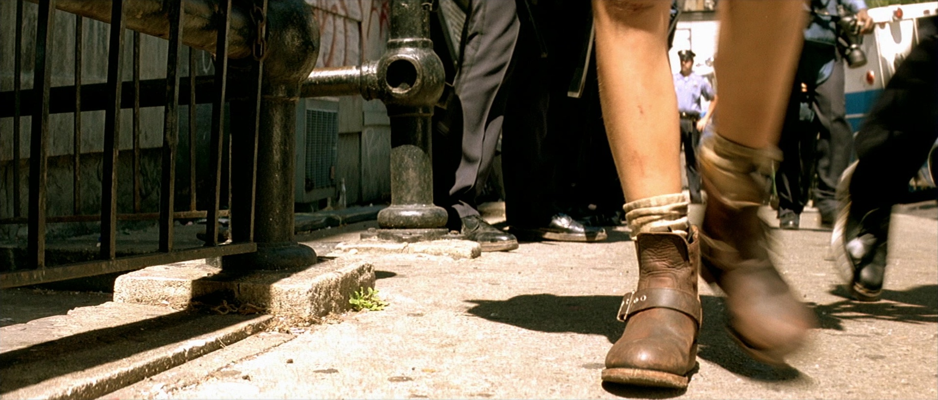 Léon (1994), wide, 2.35:1 — film still
