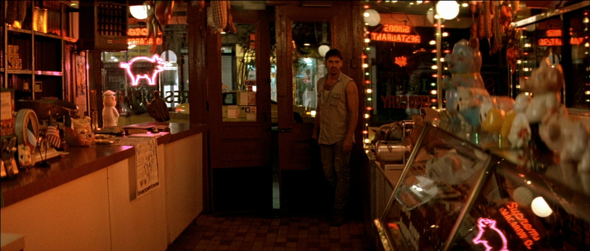 Léon (1994), wide, 2.34:1 — film still