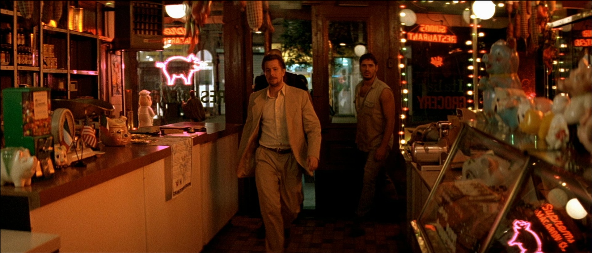 Léon (1994), wide, 2.34:1 — film still