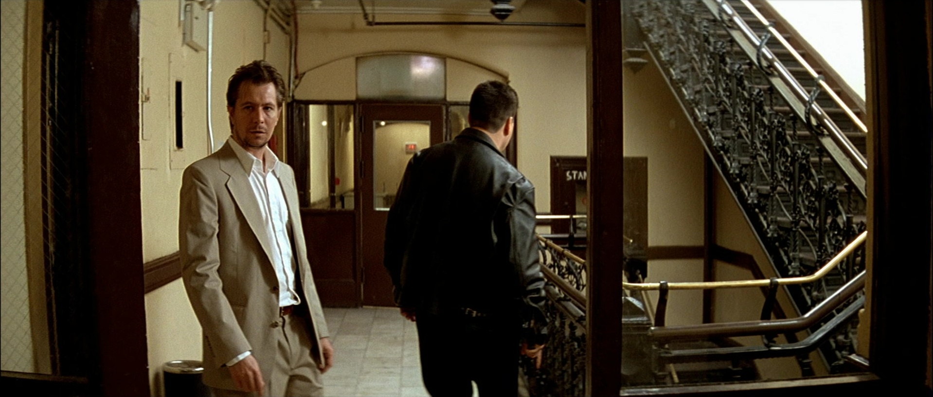 Léon (1994), wide, 2.35:1 — film still