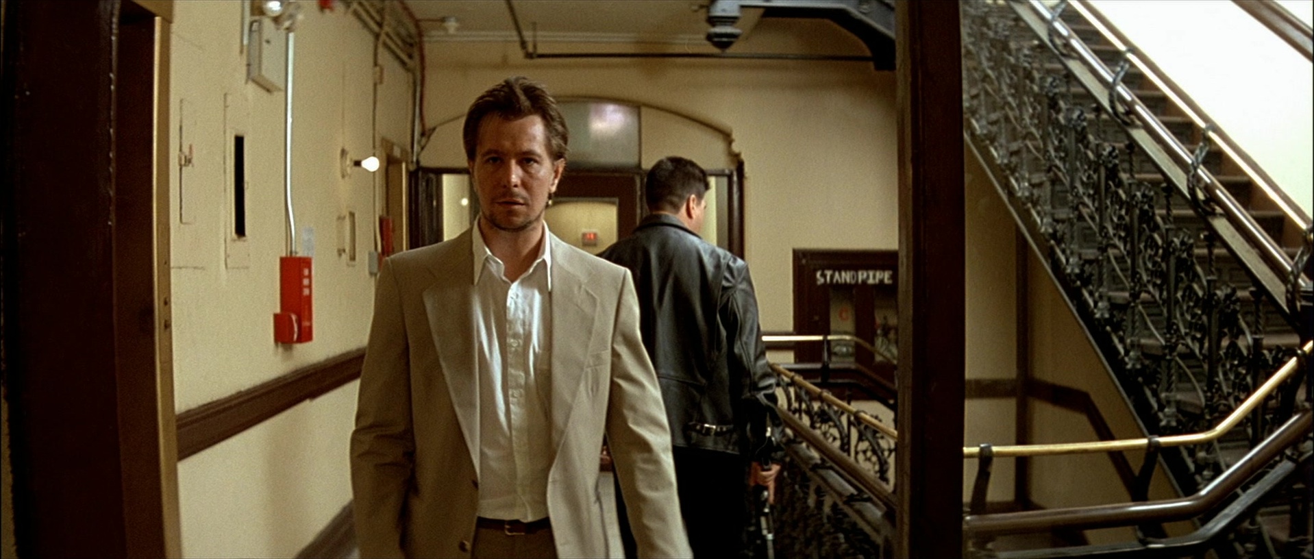Léon (1994), wide, 2.35:1 — film still