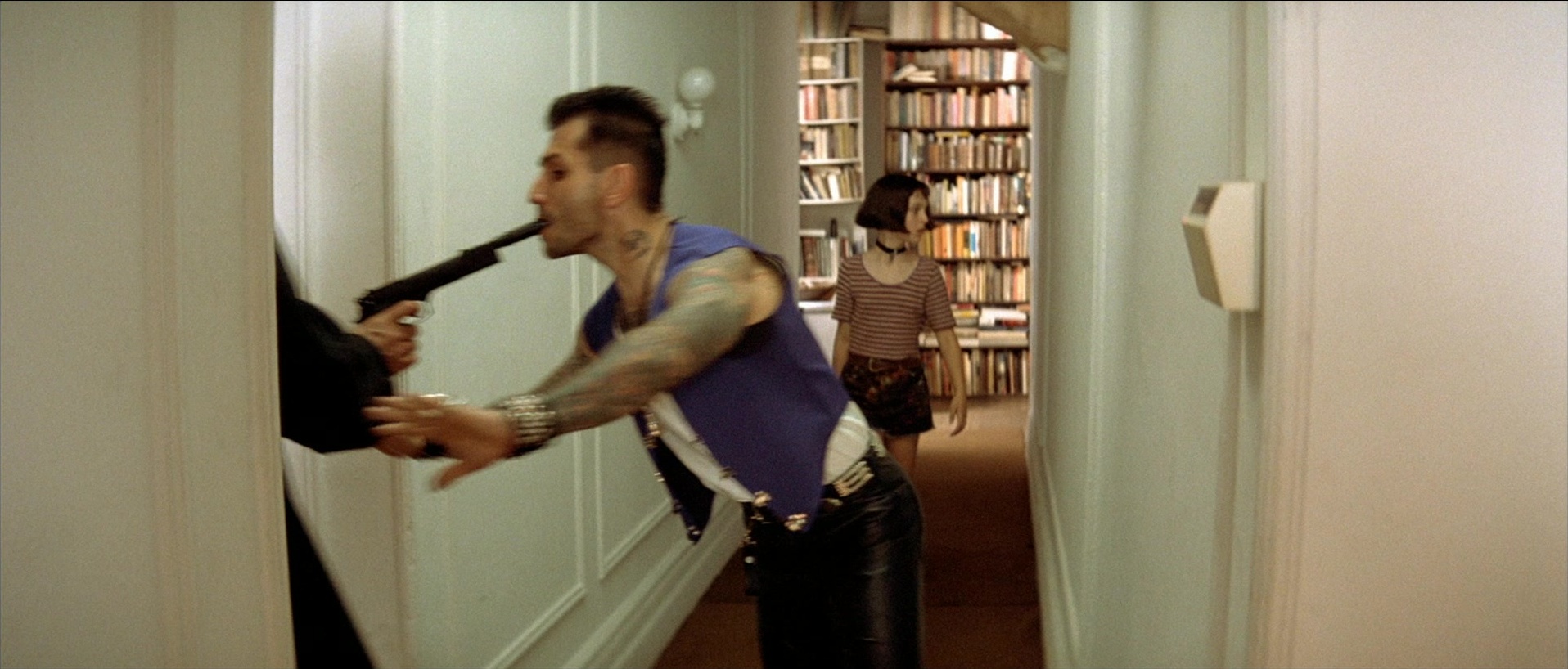 Léon (1994), unknown, 2.34:1 — film still