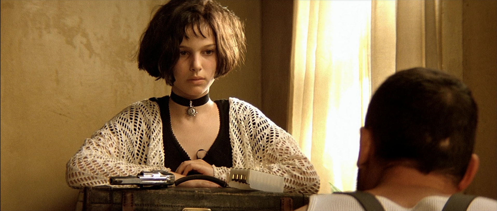 Léon (1994), wide, 2.35:1 — film still