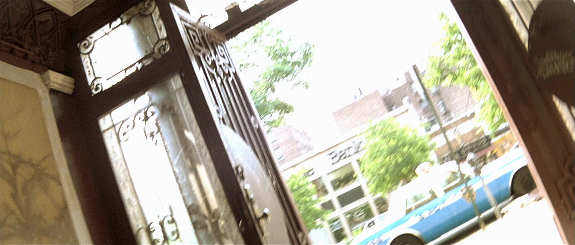 Léon (1994), wide, 2.35:1 — film still