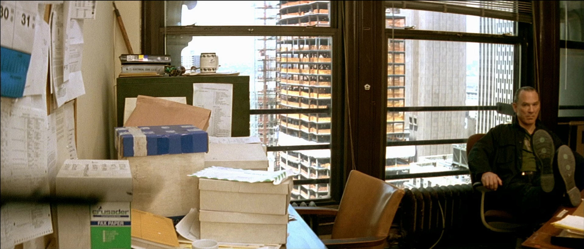Léon (1994), wide, 2.34:1 — film still