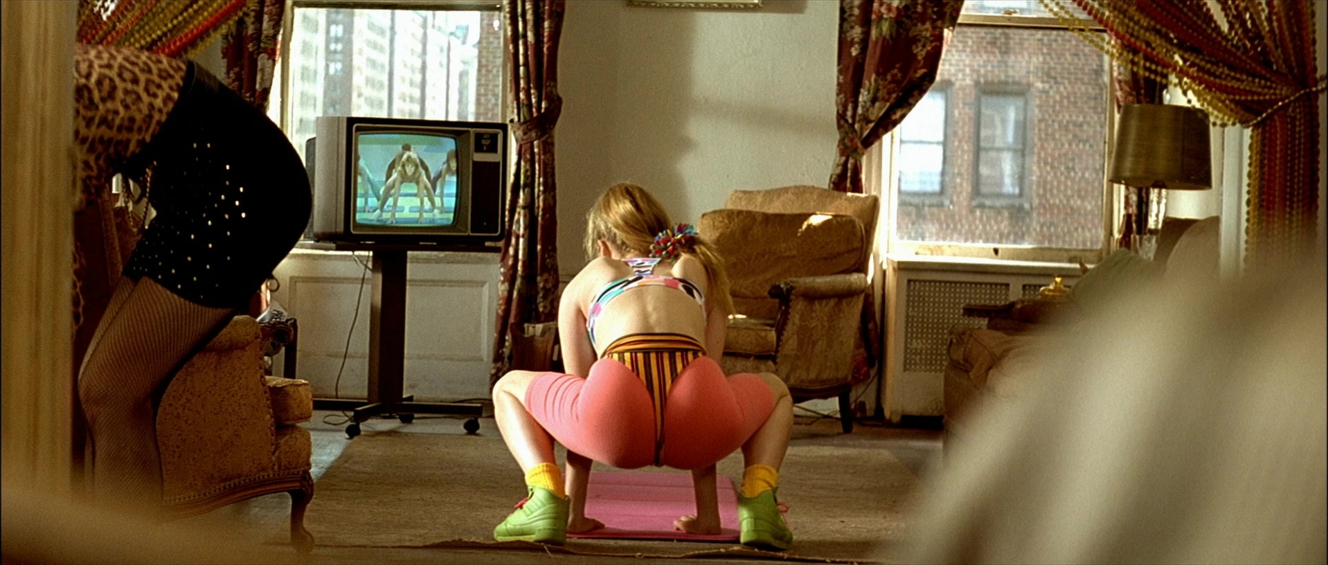 Léon (1994), wide, 2.35:1 — film still
