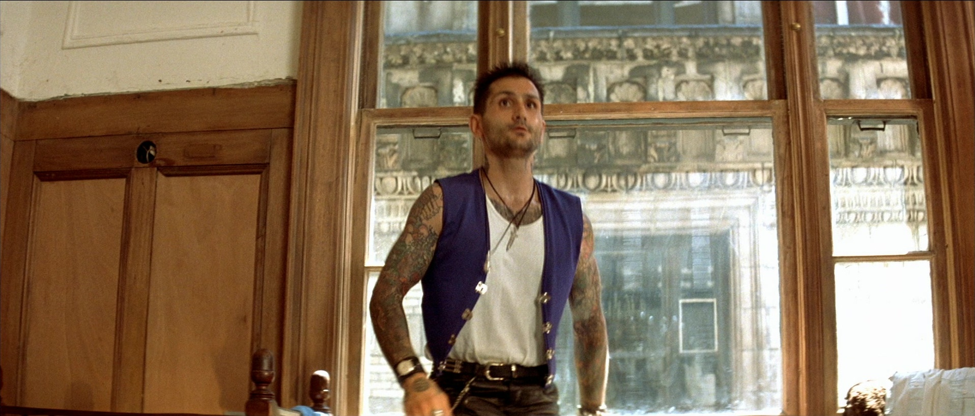 Léon (1994), wide, 2.34:1 — film still