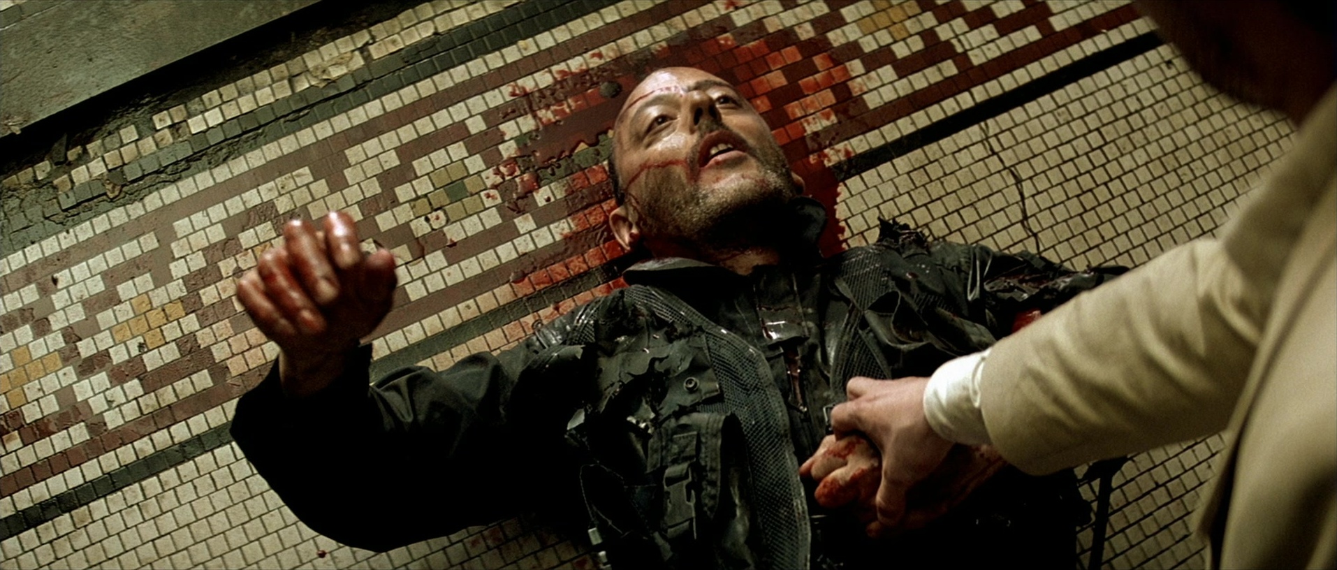 Léon (1994), wide, 2.35:1 — film still