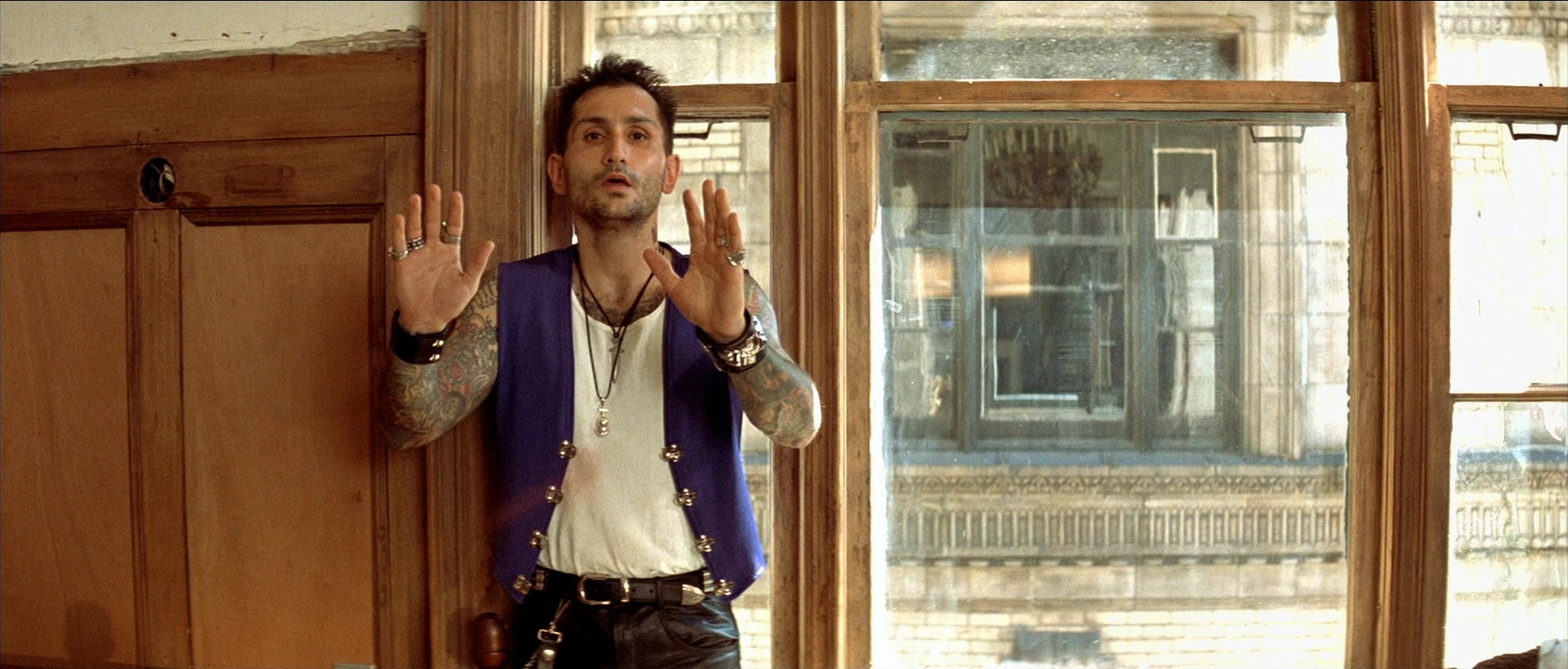 Léon (1994), wide, 2.34:1 — film still