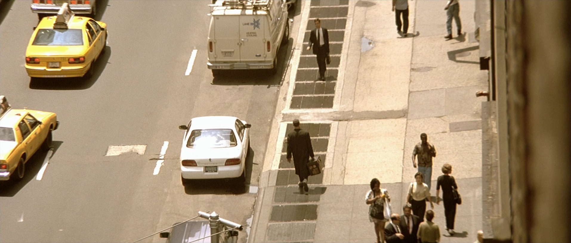 Léon (1994), wide, 2.35:1 — film still