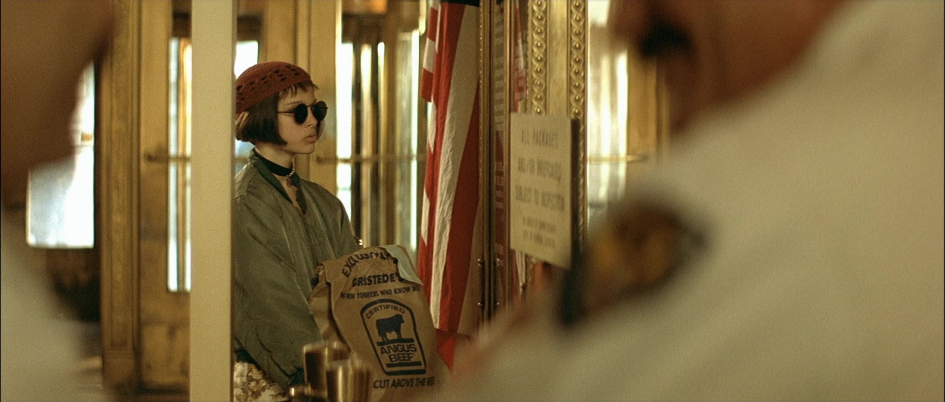 Léon (1994), wide, 2.35:1 — film still
