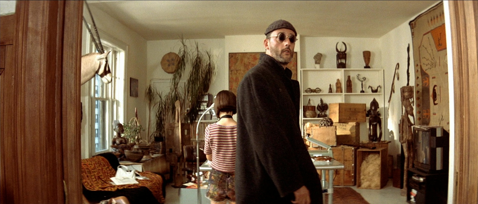 Léon (1994), medium, 2.34:1 — film still
