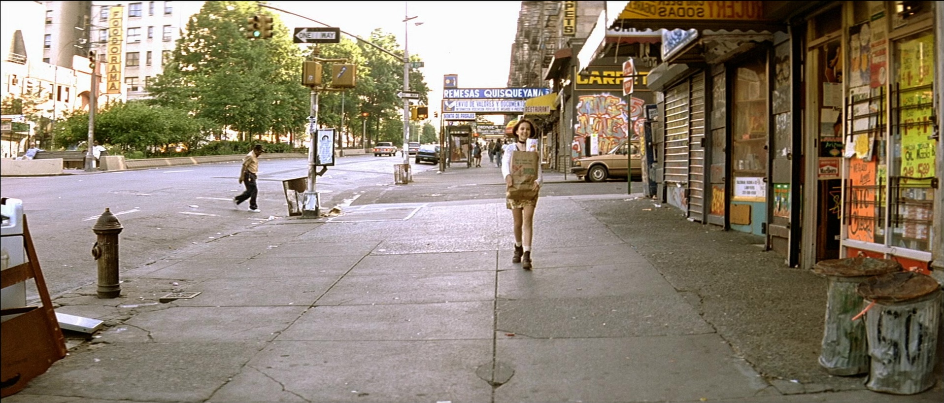 Léon (1994), wide, 2.34:1 — film still