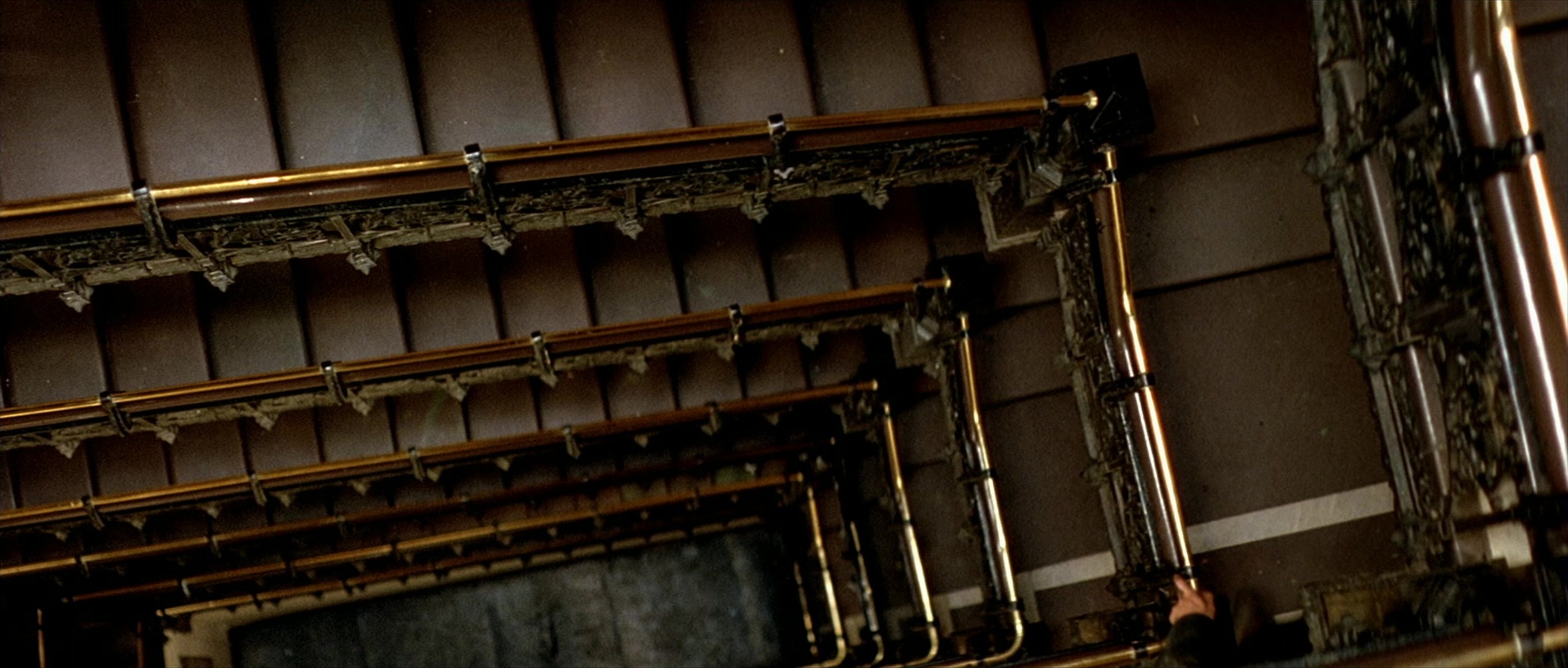 Léon (1994), wide, 2.35:1 — film still