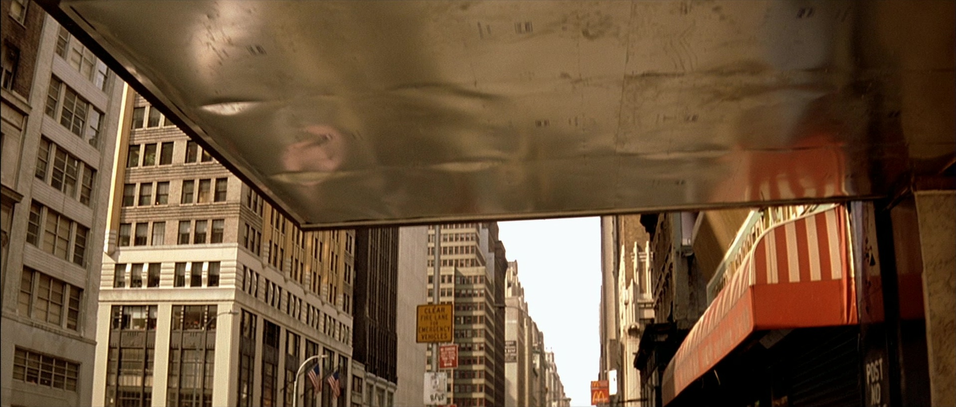 Léon (1994), wide, 2.35:1 — film still