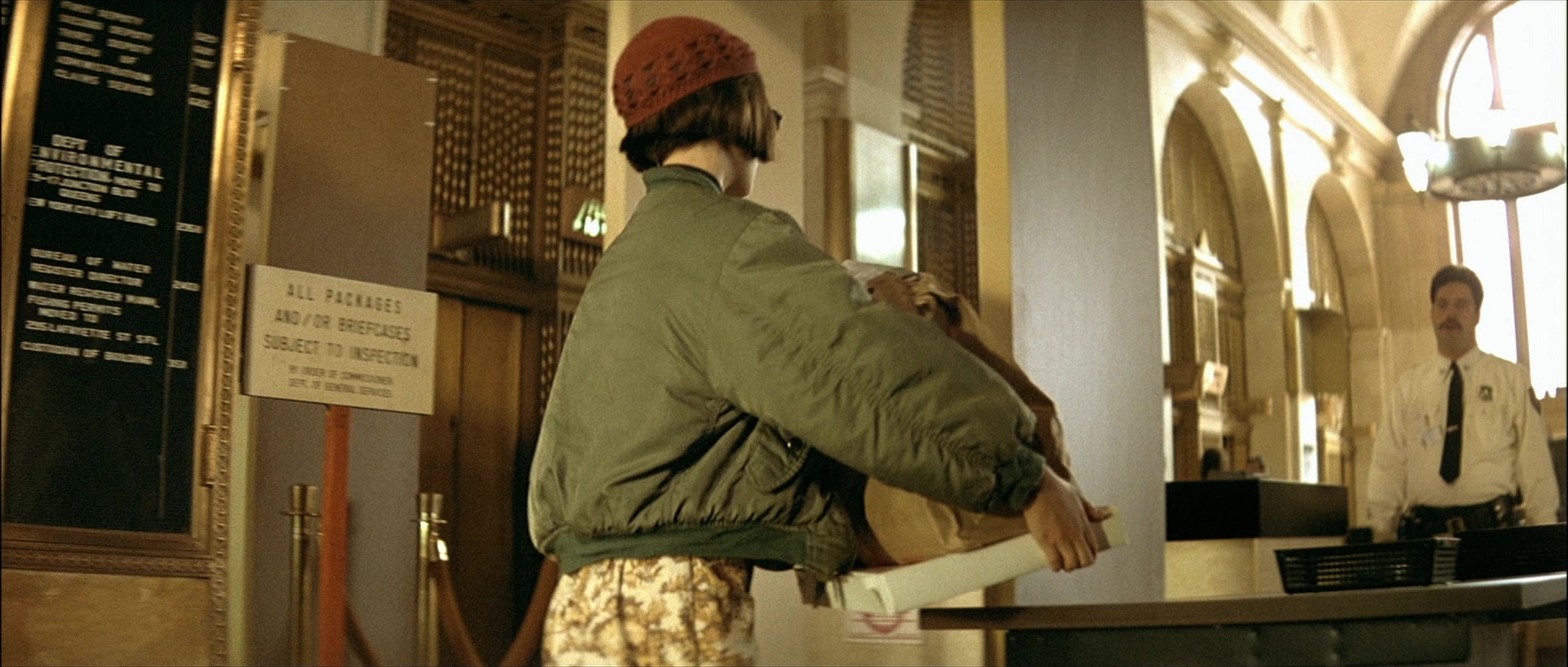 Léon (1994), wide, 2.35:1 — film still