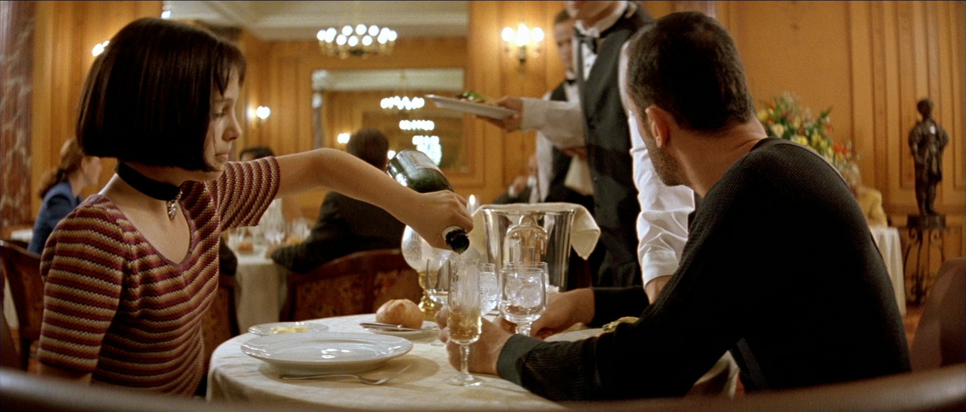 Léon (1994), wide, 2.34:1 — film still